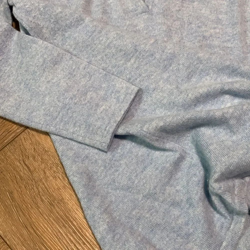 J.McLaughlin V Cashmere Sweater - Picture 5 of 6